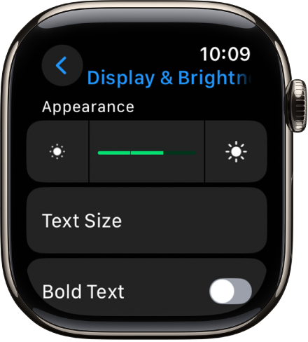 „Apple Watch“ ekrano ir ryškumo nustatymai, „Brightness“ slankiklis pateiktas viršuje, o mygtukas „Text Size“ pateiktas žemiau.