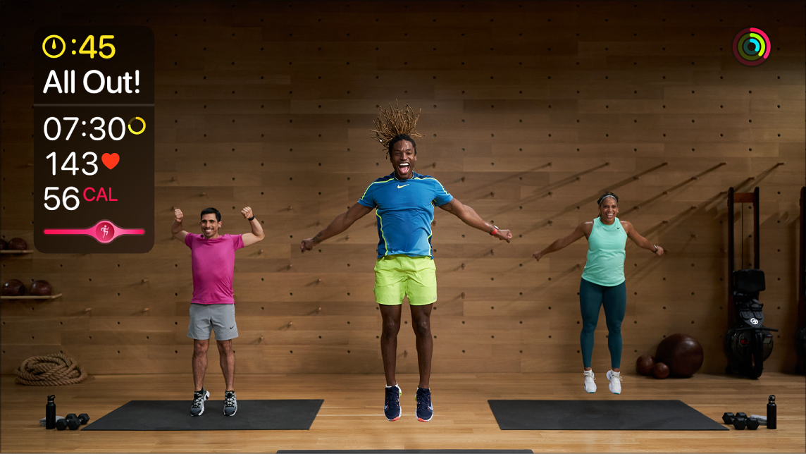 Training für Fitness+ auf dem Apple TV mit Live-Daten von der Apple Watch