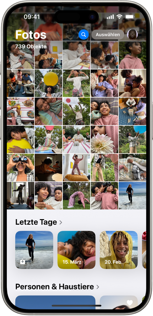 Die App „Fotos“ zeigt das Fotoraster der Mediathek. Unten auf dem Bildschirm befinden sich die Bereiche „Letzte Tage“ und „Personen & Haustiere“.