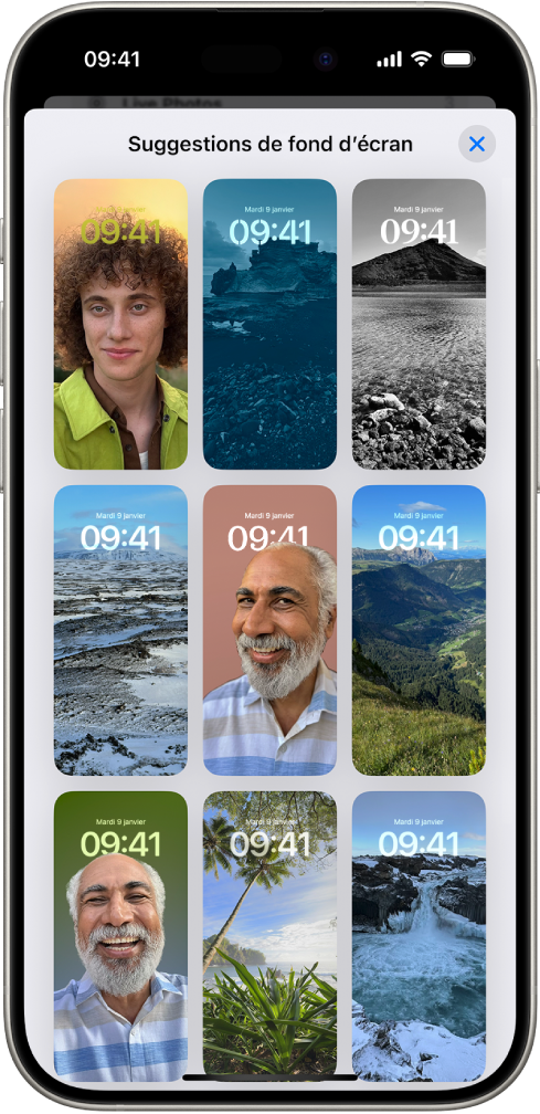 Des suggestions de fond d’écran sont ouvertes dans l’app Photos. Des combinaisons de photos générées automatiquement, des effets de filtre et des polices pour l’heure sont affichés dans une liste de suggestions.