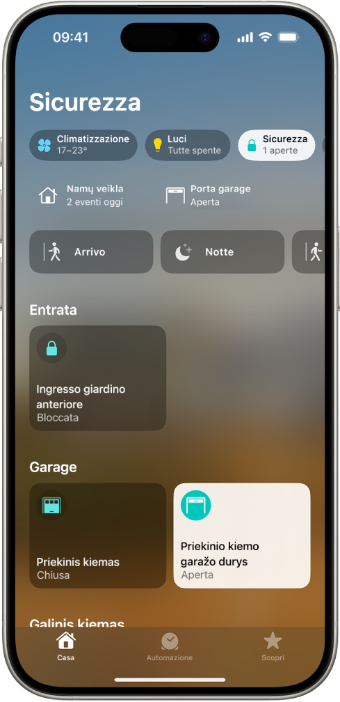 Una schermata dell’app Casa che mostra una porta di ingresso e due porte di garage.