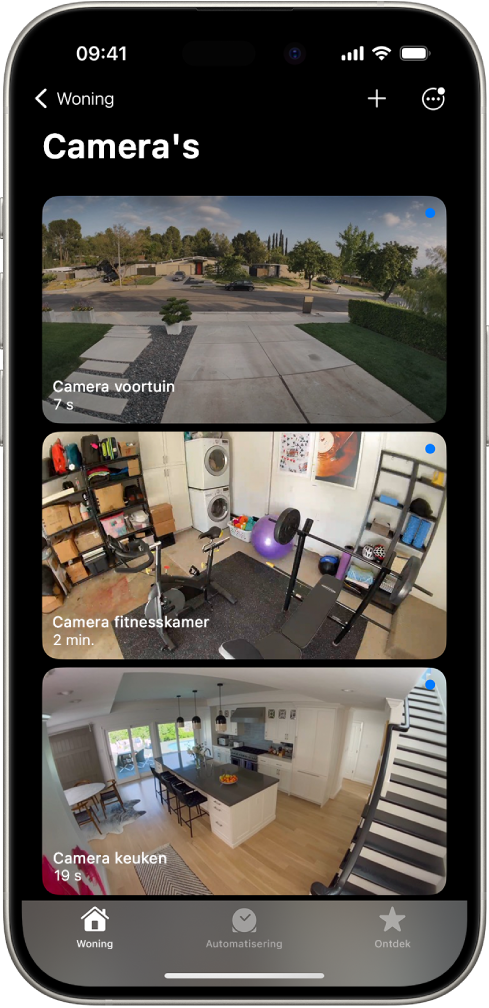 Het Camera's-scherm, met beelden van drie beveiligingscamera's: voortuin, sportruimte en keuken. Onder de naam van elke camera staat de tijd die is verstreken sinds het beeld werd vernieuwd. Bij de voortuincamera staat bijvoorbeeld dat het beeld zeven seconden geleden was vernieuwd.