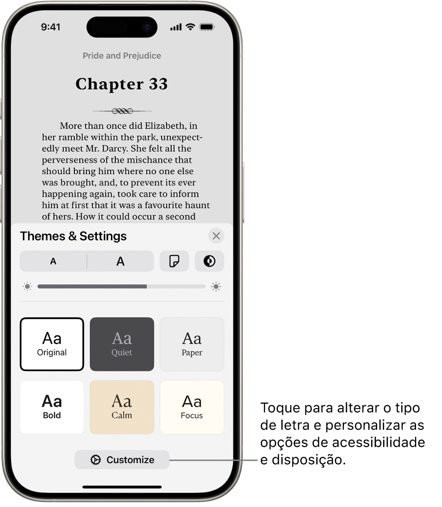 Uma página de um livro na aplicação Livros. As opções Temas e definições a mostrarem controlos de tamanho do tipo de letra, vista de deslocação, estilo ao virar a página, brilho e estilos de tipo de letra.