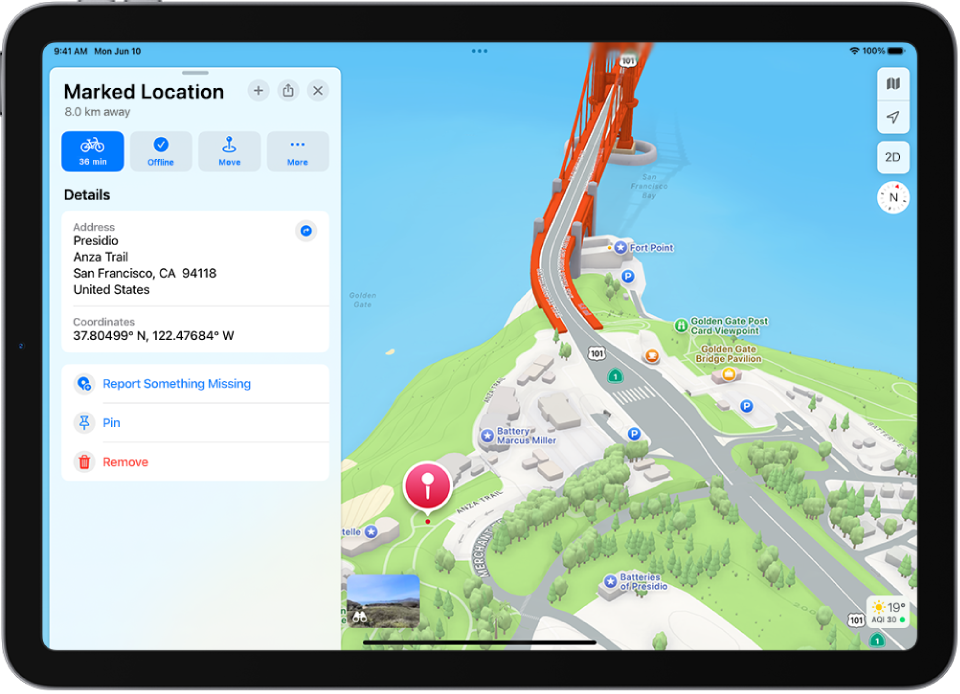 L’app Mapes amb una ubicació marcada en el mapa d’un parc. A prop de la part superior esquerra hi ha botons per obtenir indicacions fins a la ubicació, per descarregar-ne l’àrea que l’envolta o moure-la.