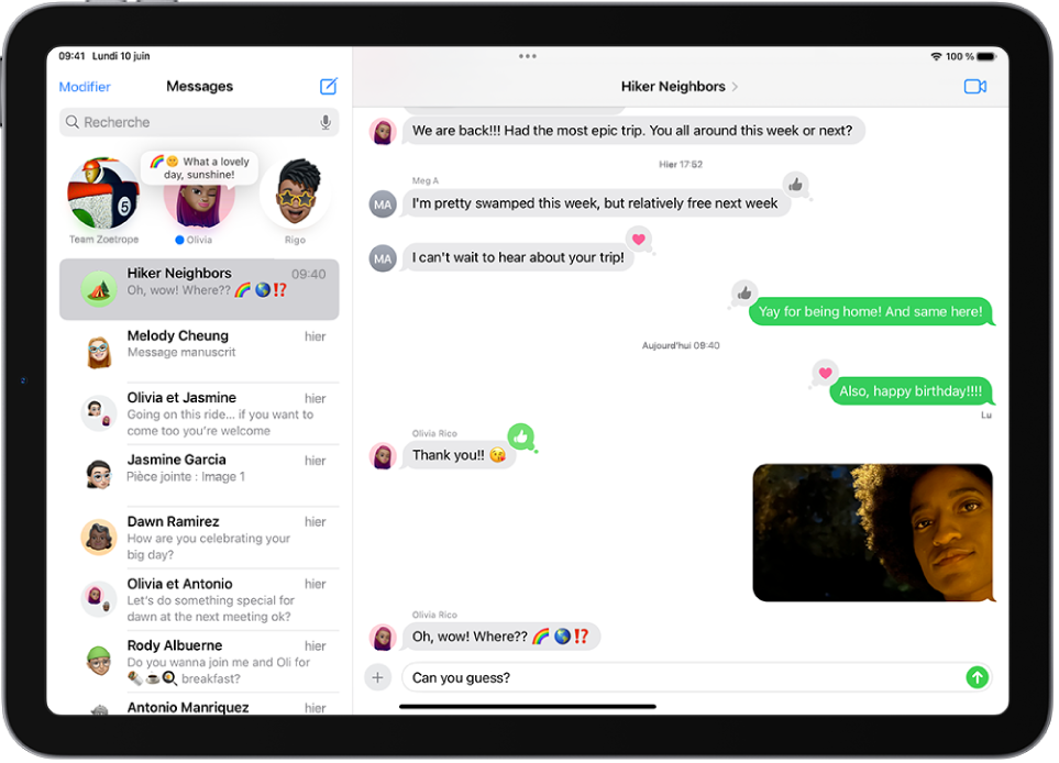 Une conversation de groupe dans Messages. Les bulles de message sont vertes, ce qui indique qu’au moins une personne n’utilise pas iMessage.