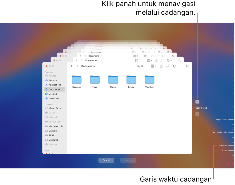 Jendela Time Machine menampilkan beberapa layar Finder yang ditumpuk untuk mewakili cadangan, dengan panah untuk navigasi. Panah dan garis waktu cadangan di sebelah kanan membantu Anda menavigasi cadangan sehingga Anda dapat memilih file mana yang akan dipulihkan.