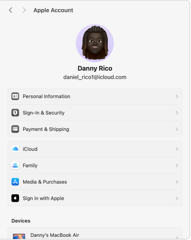 Le impostazioni di Apple Account che mostrano la foto e il nome dell’Apple Account dell’utente nella parte superiore, oltre a differenti tipi di opzioni per l’account che puoi impostare e usare nella parte inferiore.