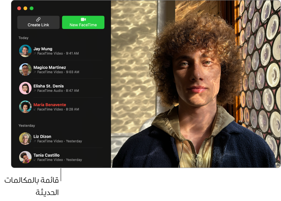 نافذة فيس تايم تظهر قائمة بالمتصلين حديثًا على اليمين.