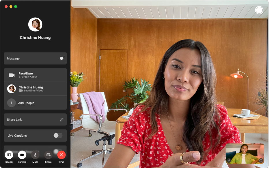 Una llamada de FaceTime de vídeo en curso, con el participante actual mostrado a la derecha. En la barra lateral, aparece el nombre del participante y la opción “Añadir personas”.