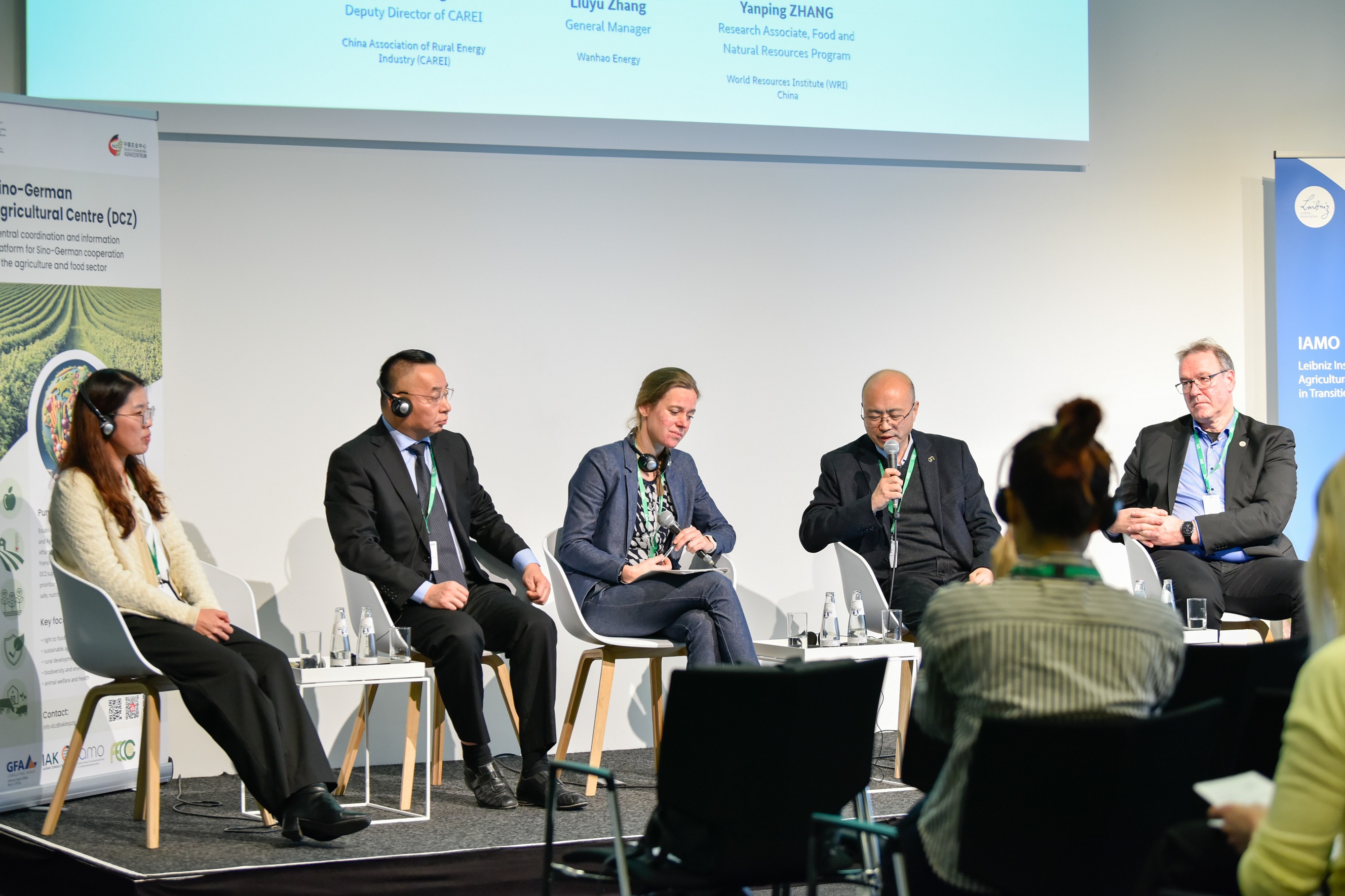 Panel guests Yanping Zhang, Liuyu Zhang, Lena Kuhn, Hao Hong and Michael Nelles at the GFFA in Berlin, Germany (from left to right)