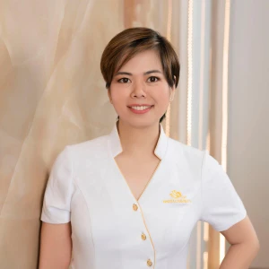 Huong Inhaberin, Dipl. Dermapigmentologin und Swiss Color Mastertrainer