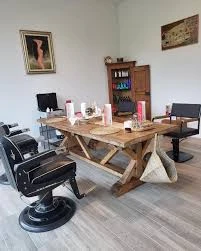 espace coloriste et barbier - notre espace convivial de partage sans miroir.