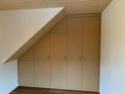 Massanfertigung Schrank unter Treppe im Einfamilienhaus