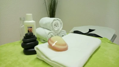 Wellnes, Hot stone -, Lava shell -, Aromaöl -, Relaxemassage