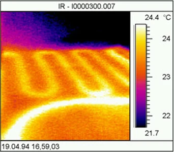 Thermographie Wärmebild einer Bodenheizung