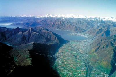 Da GeologiaTicino vista della pianura di Magadino