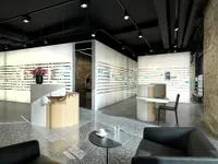 Burri Optik und Kontaktlinsen beim Bellevue in Zürich – Cliquez pour agrandir l’image 11 dans une Lightbox