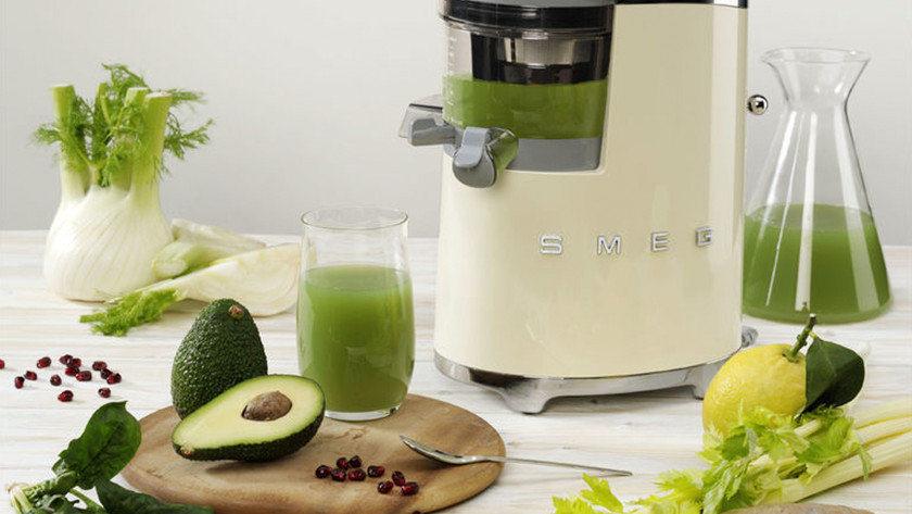 Which ingredients can be used in a slow juicer?