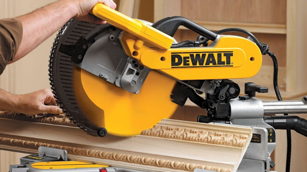 Large radial arm saw DeWalt