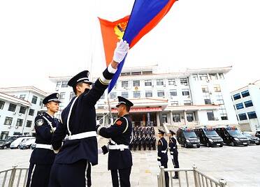 威海市公安局特巡警支队隆重庆祝第五个中国人民警察节