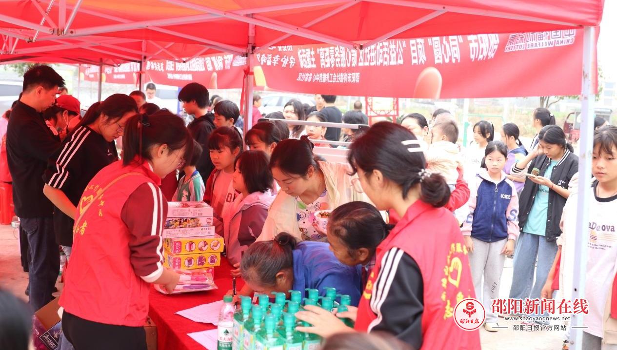 大祥区学院路街道翁家社区：公益活动进社区，暖心服务零距离