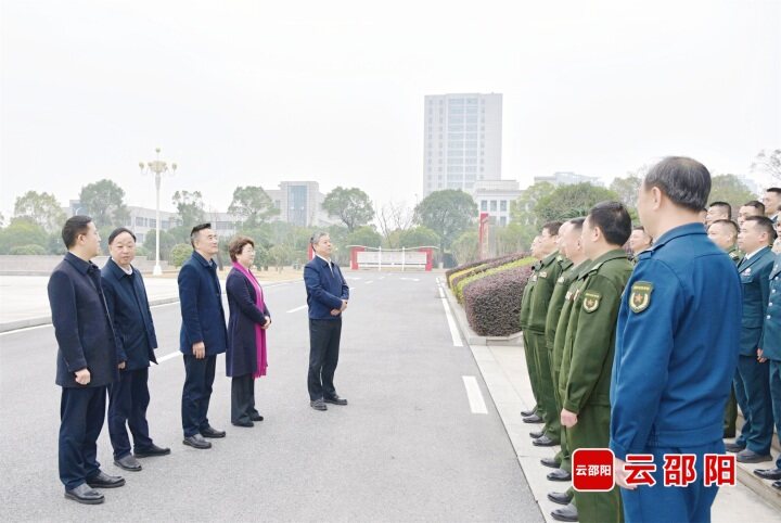 邵阳市领导春节前夕走访慰问驻邵部队官兵和消防救援队伍