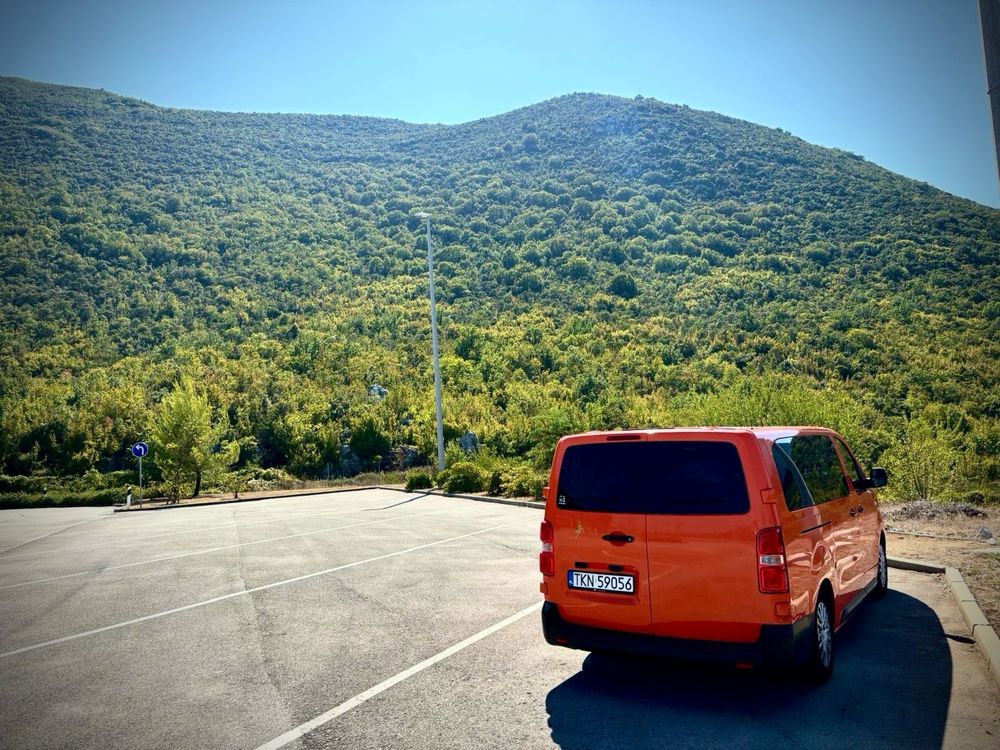 Bus osobowy 9 miejsc osób Toyota Proace wynajem trans. lotnisko wesela