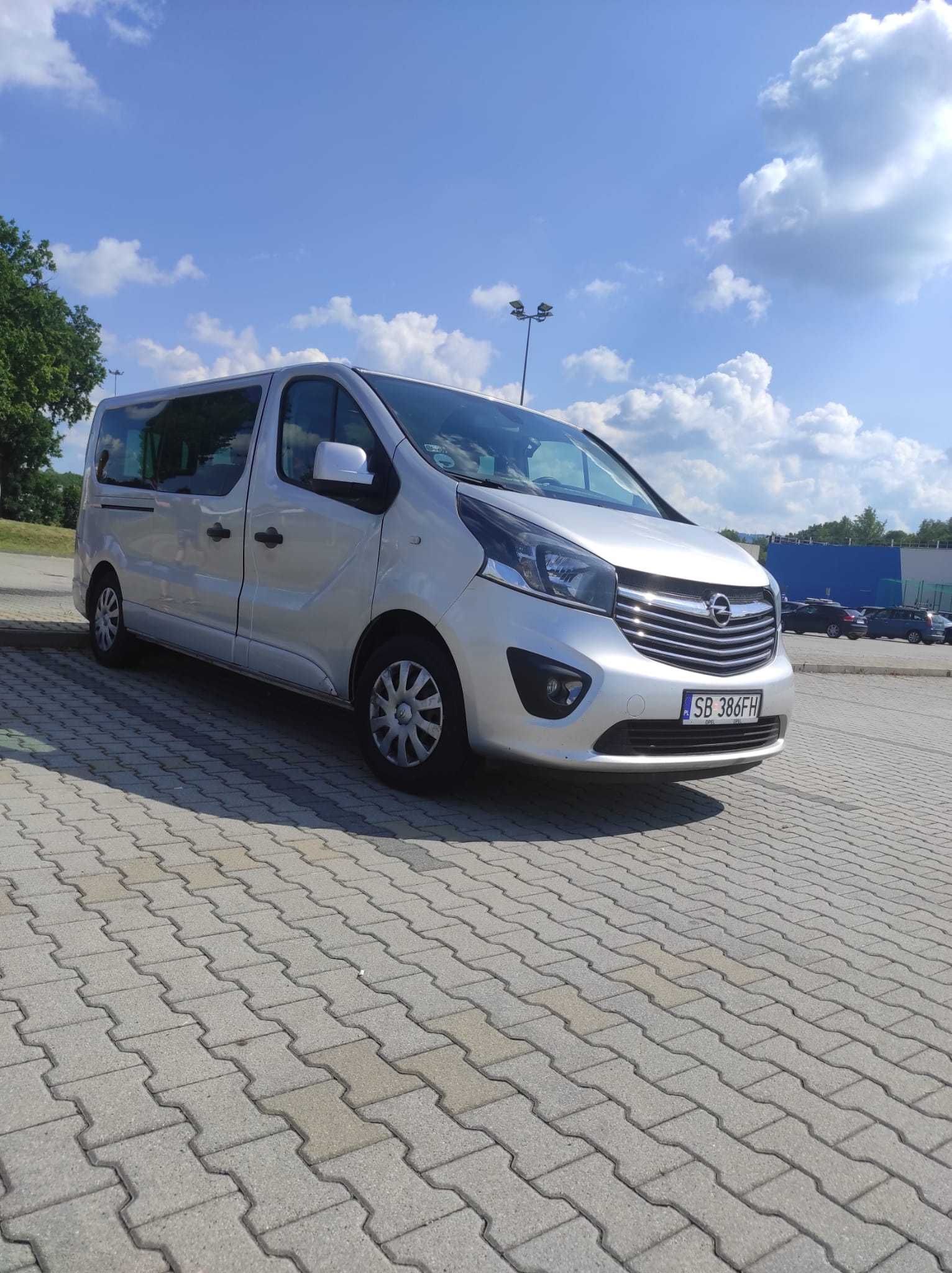 Wynajem Busa Wypożyczalnia Busa Osobowego Vivaro Long 9os z Winietami!