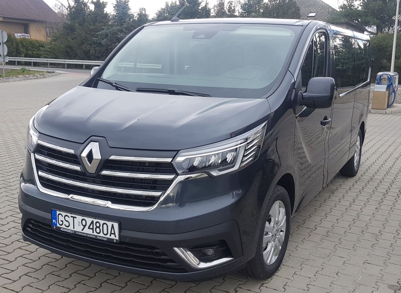 Wynajem busa 9 osobowego Renault Trafic Wypożyczalnia Tychy