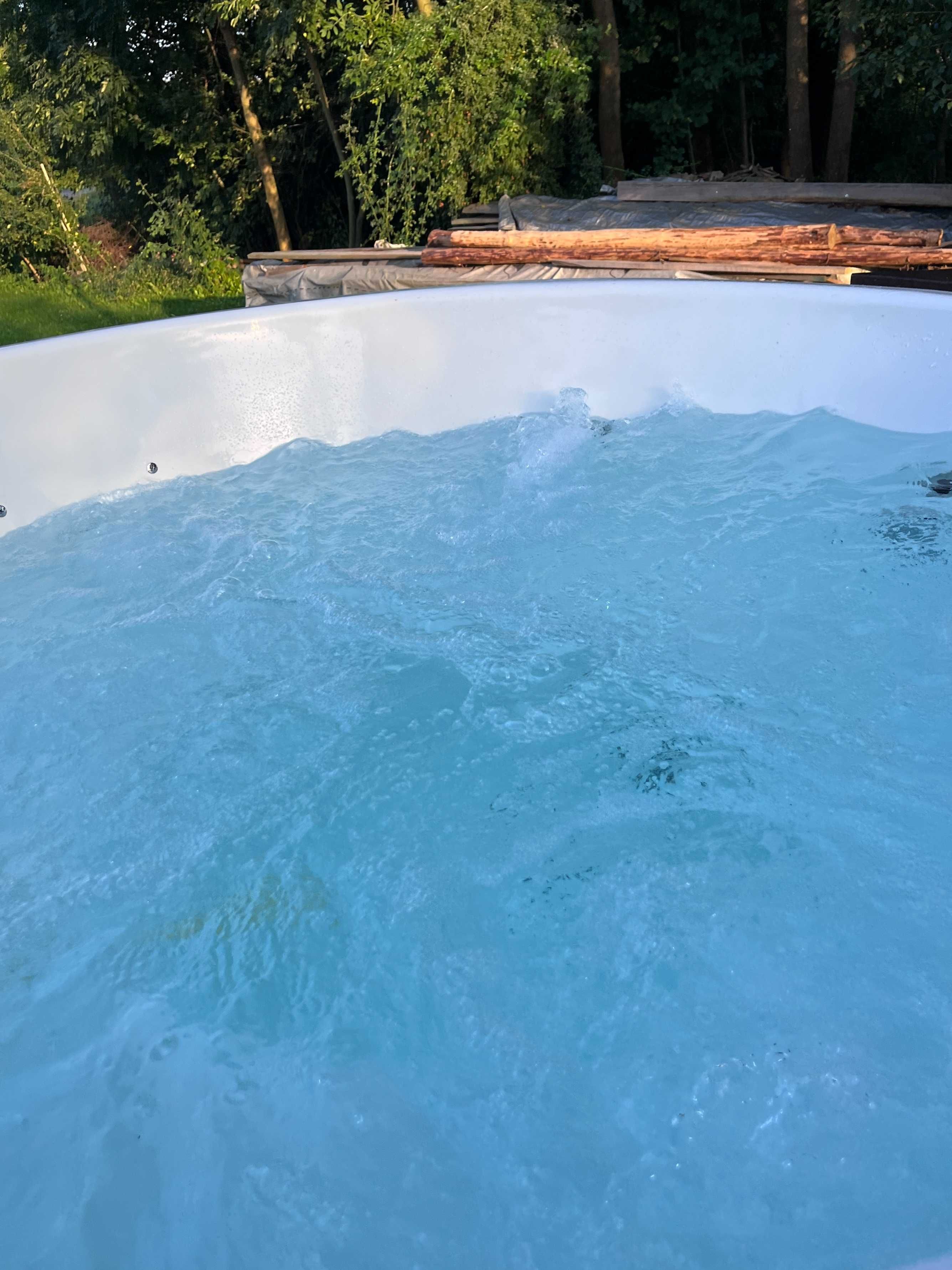 Mobilna Balia Bania Jacuzzi – Gorąca Woda i Hydromasaż