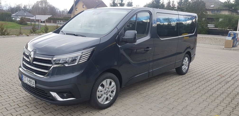 Wynajem busa 9 osobowego Renault Trafic Wypożyczalnia Tychy