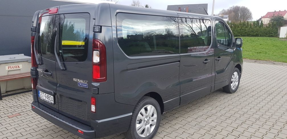 Wynajem busa 9 osobowego Renault Trafic Wypożyczalnia Tychy