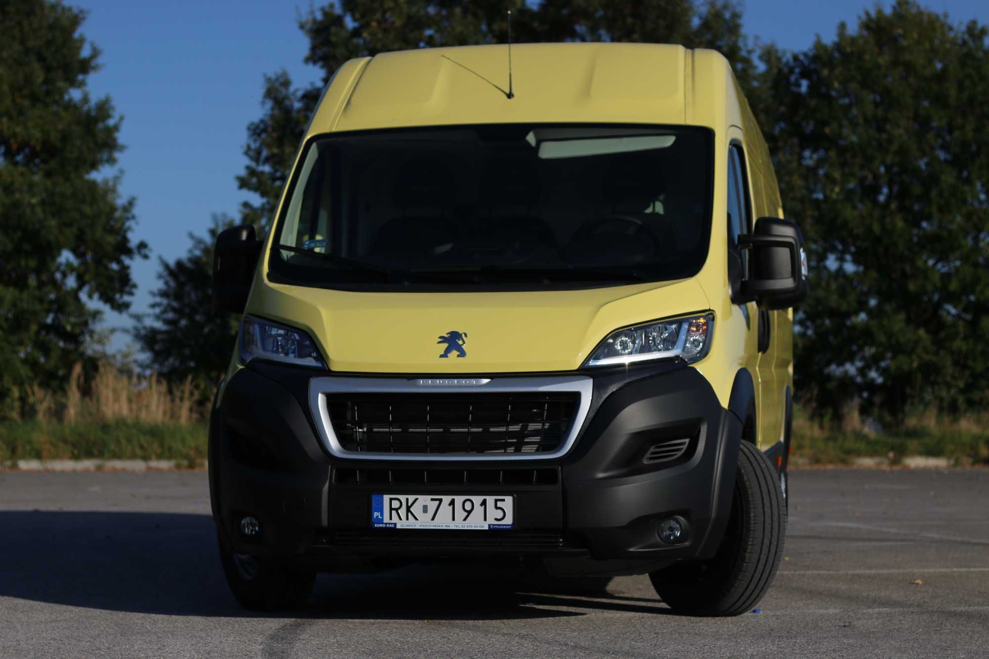 wynajem BUS dostawczy Peugeot Boxer L4H2 blaszka  wypożyczalnia