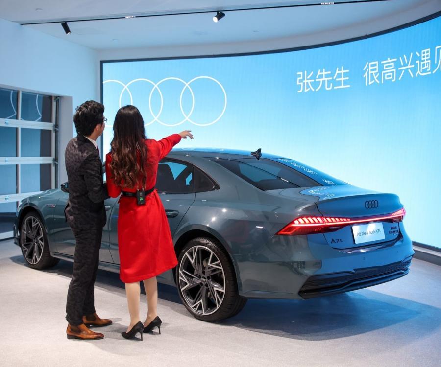 Foto: Audi eröffnet weltweit größten Audi Store in Shanghai...