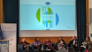 Panel 2: Grüner Wandel: von links nach rechts: Daniela Bankier (Europäische Kommission), Petra Riefler (BOKU Wien), Marlene Nowotny (ORF), Petra Leupold (VKI), Christian Handig (WKÖ), Gabriele Straka (Brau Union)