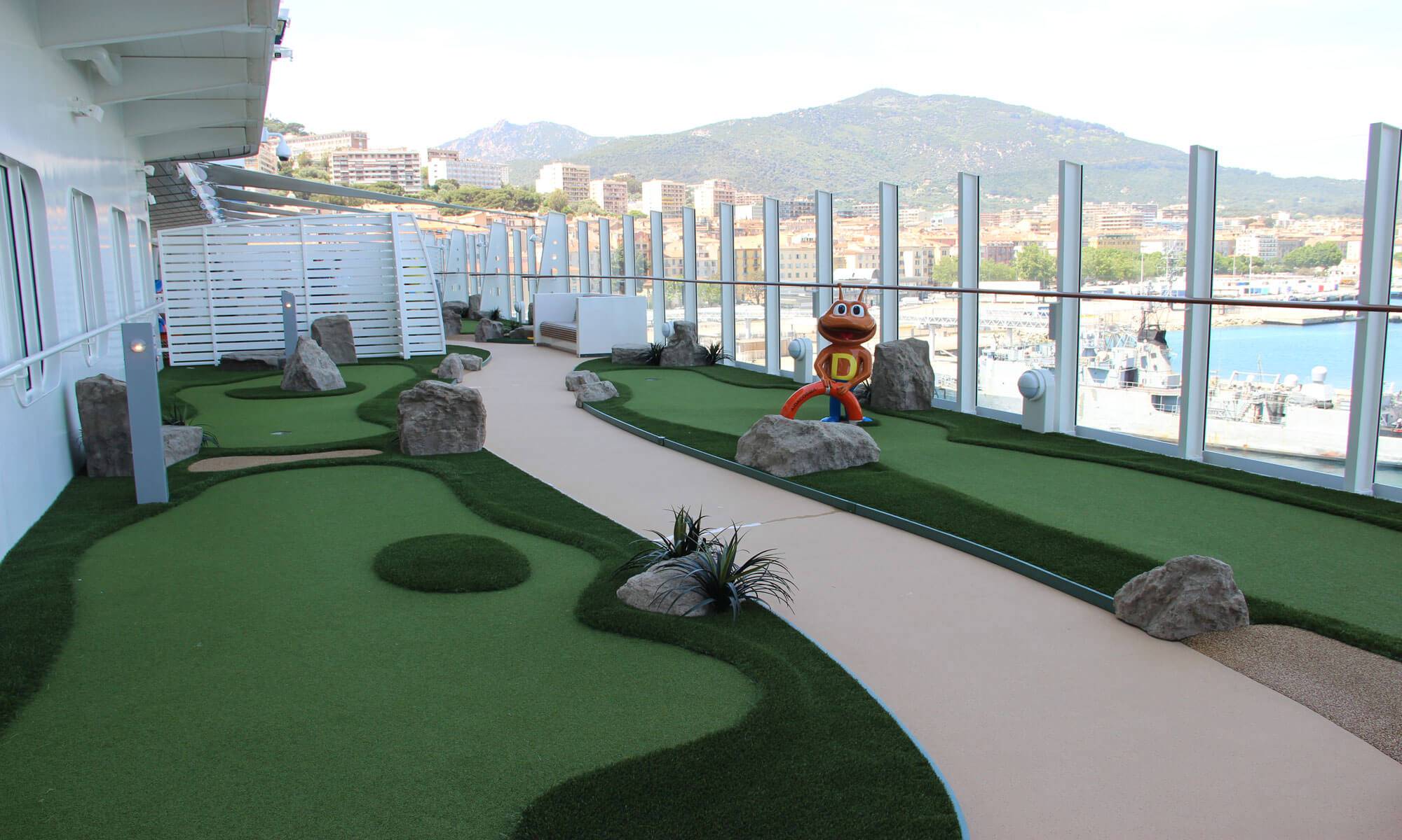 AIDAcosma Minigolf