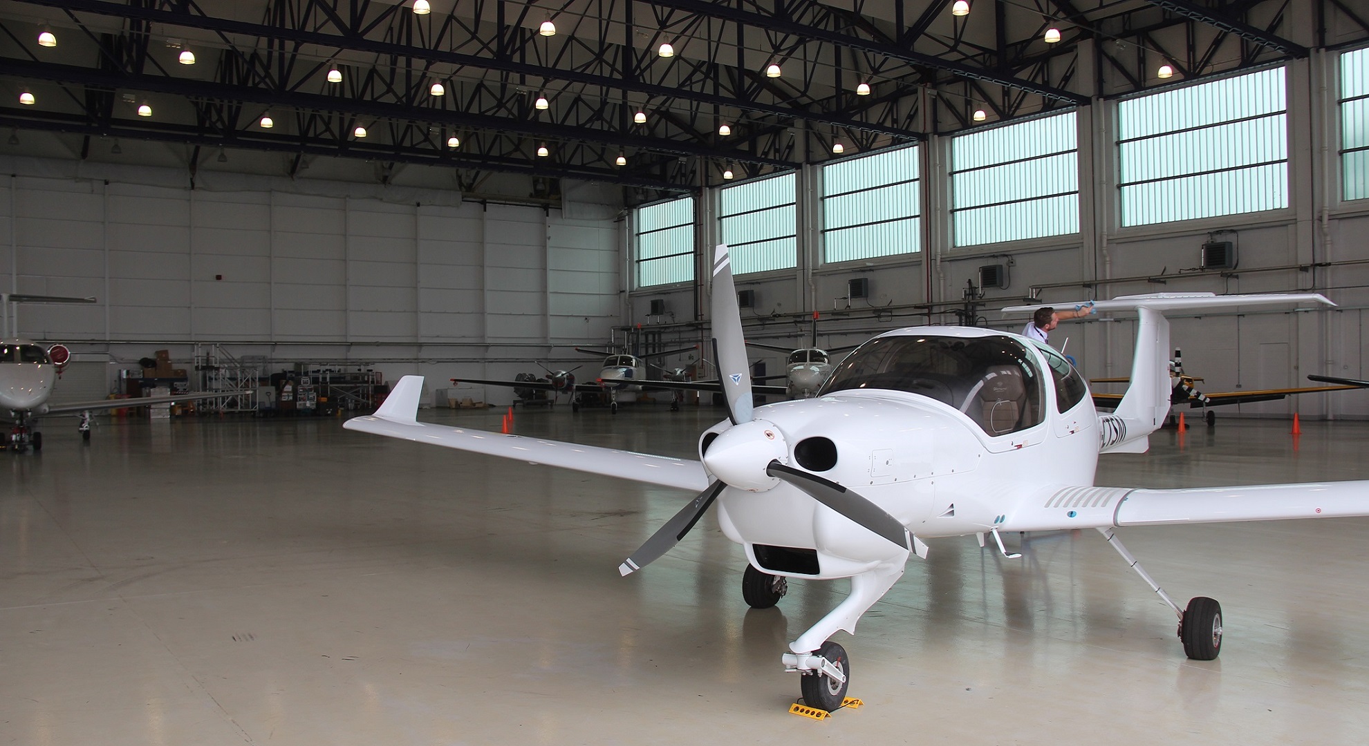 academy-cranfield-hangar