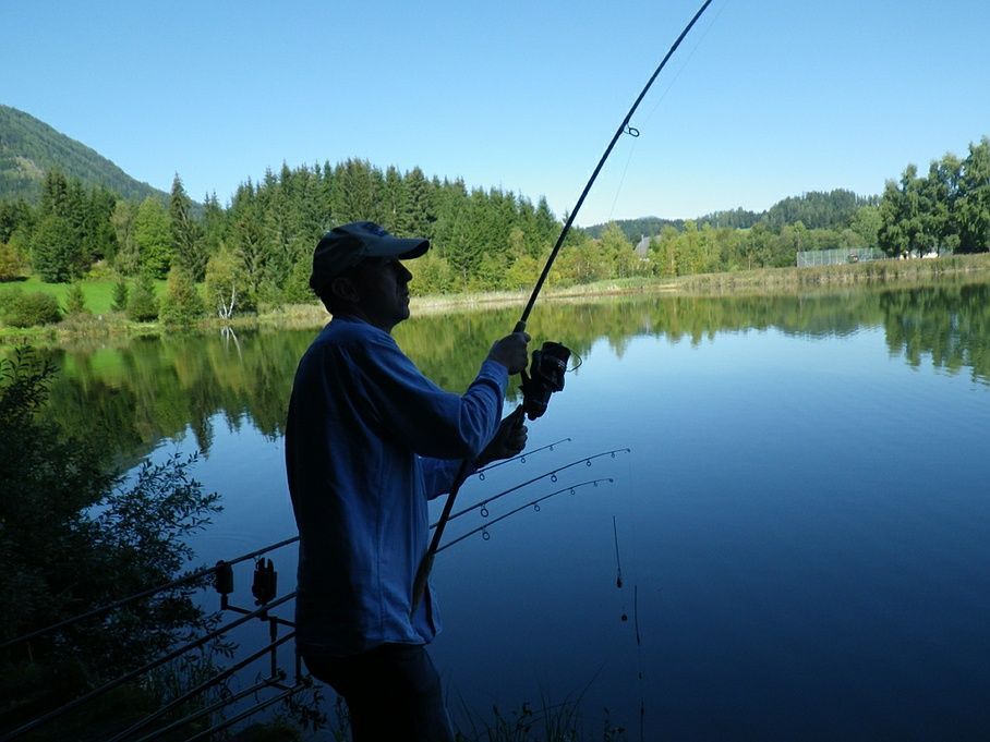 Andy's Fischershop Angeln auf einem See