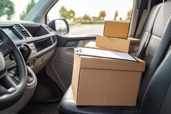 cartons dans une voiture