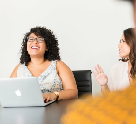 Frauen bei einem Meeting