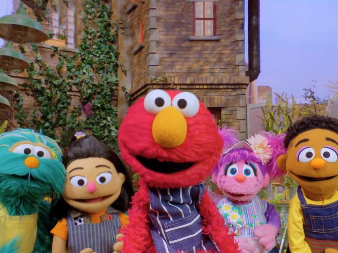 Rosita, Ji-Young, Elmo, Abby and Wes in aprons.