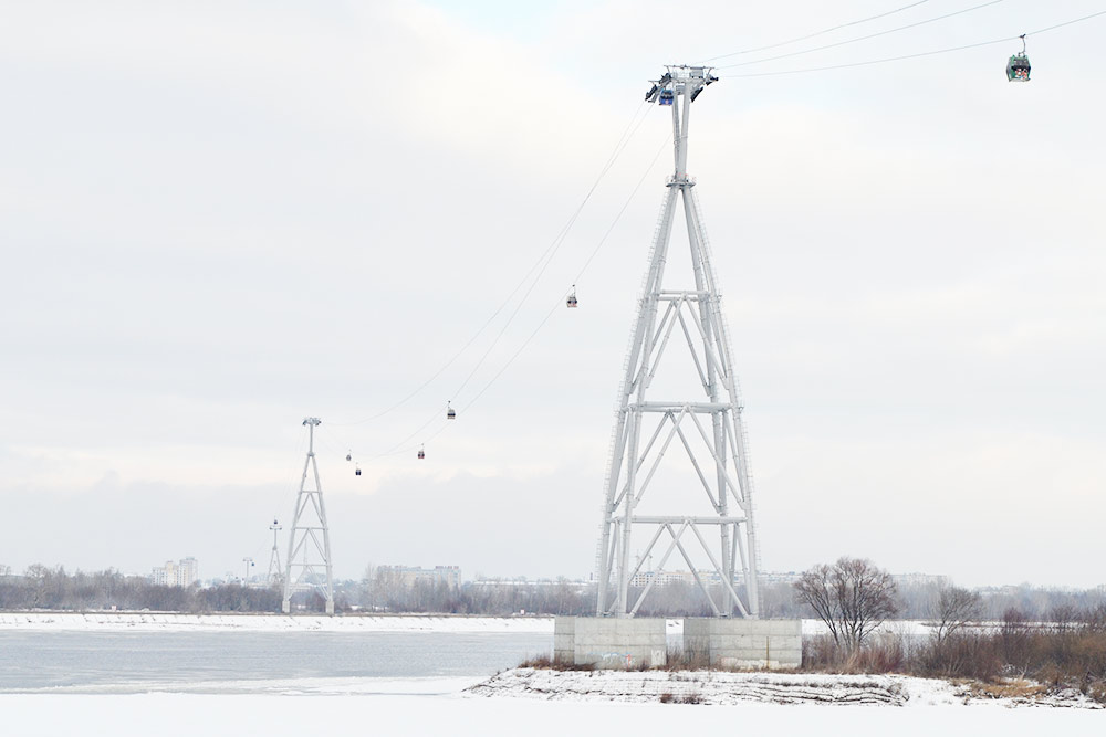 Вид на опоры нижегородской канатной дороги