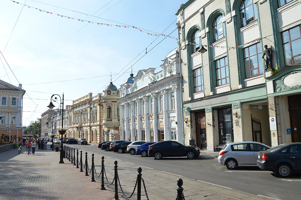 Улица Рождественская — самая нарядная и тусовочная