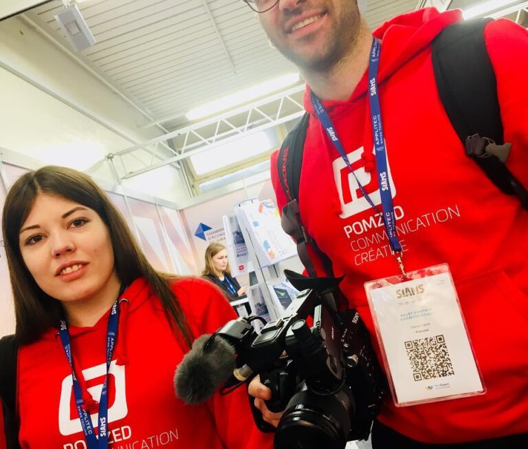 Les collaborateurs Aurélie Gogniat et Daniel Vasile au SIAMS à Moutier.