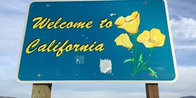 Medium californiawelcomesign1280