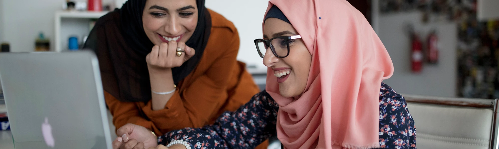 Freelance art director and photographer, Khloud Hassan (right) looks at pictures with Yomna Mandouh in Studio 360 in Dubai, United Arab Emirates on May 12, 2017. Khloud is member of online business network, named Nabbesh that helps freelancers like Khloud find work. Photo © Dominic Chavez/ International Finance Corporation



