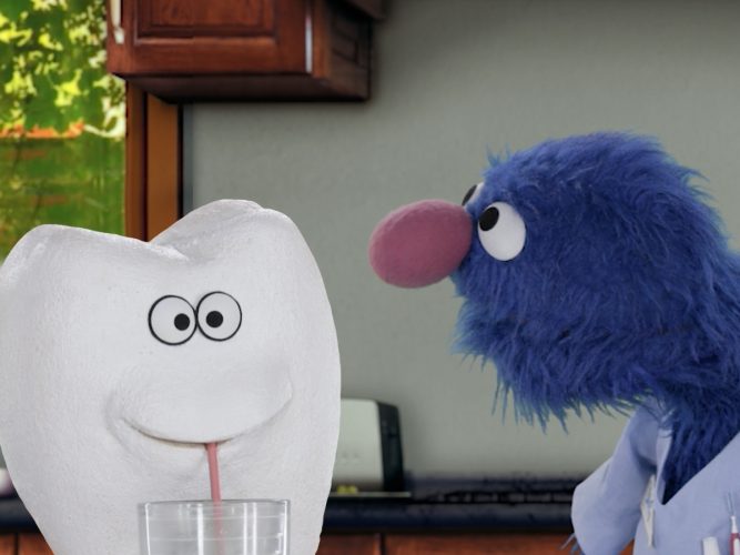 Grover talking to a tooth.