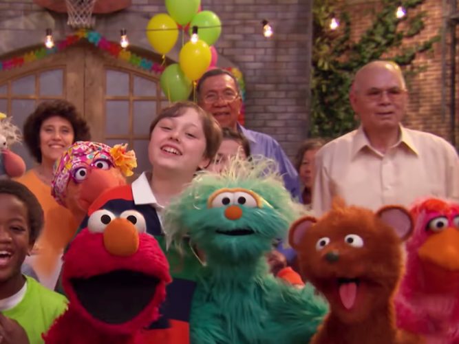 Rosita, Elmo and Baby Bear singing with grandparents.