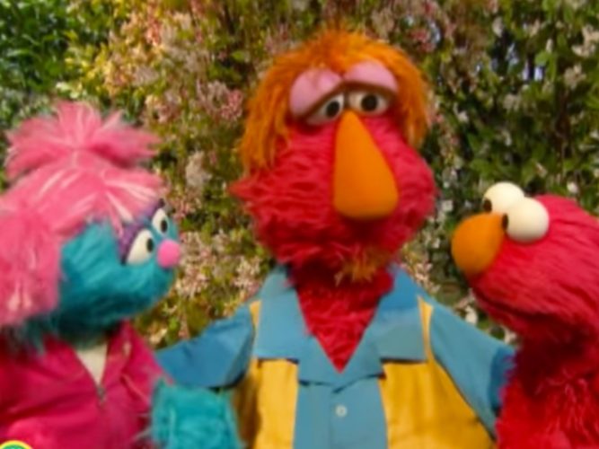 Louie talks with Elmo and Jessie