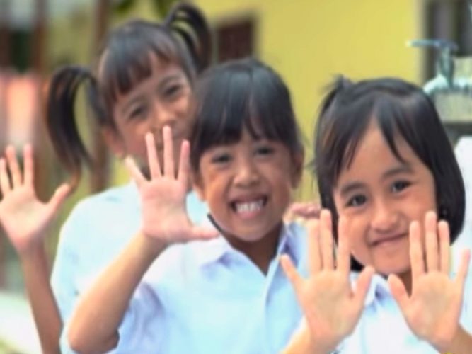 Children waving